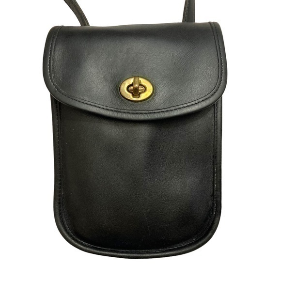 Coach Handbags - Coach vintage side compartment bag